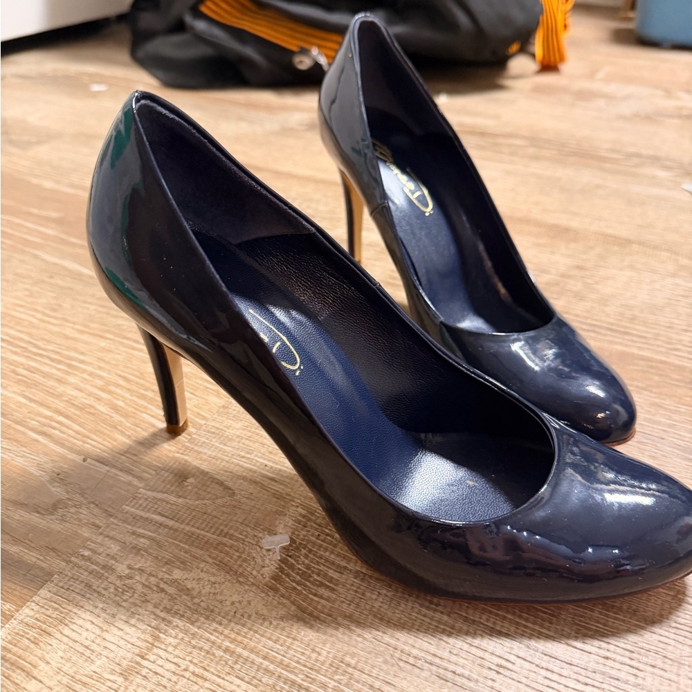 Vero‎ Cuoio Glossy Navy Heels